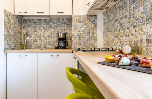 Bucharest City-Centre Apartment | Centrally located Victoriei Square Apartment by MRG