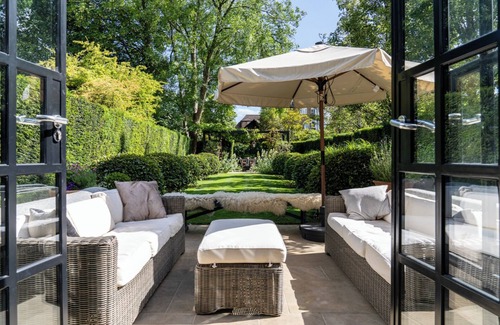 Ealing House | Centrally located West London luxury town house with landscaped gardens