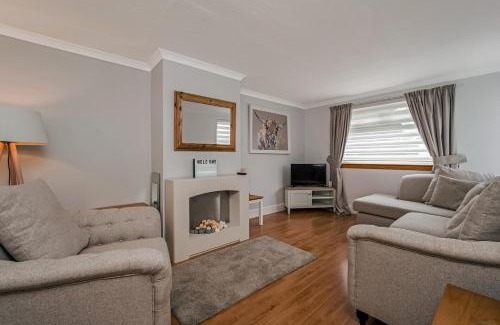 Cumbernauld House | Centrally Situated 1 Bedroom House in Cumbernauld