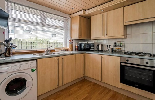 Cumbernauld House | Centrally Situated 1 Bedroom House in Cumbernauld