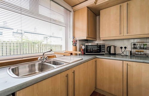 Cumbernauld House | Centrally Situated 1 Bedroom House in Cumbernauld