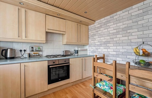 Cumbernauld House | Centrally Situated 1 Bedroom House in Cumbernauld