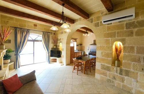 Kercem Apartment | Centre Island Holiday Home