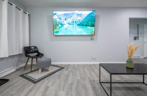 Highland Park Apartment | Centre Street 2bed Upper Suite - 4408