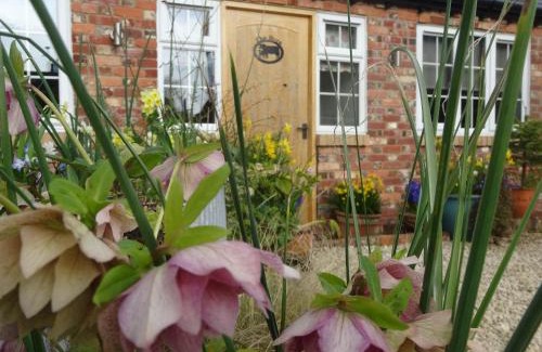 Pewsey House | Centre village 2 bedroom cottage - The Byre