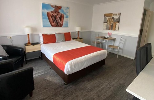 Warwick Hotel | Centrepoint Midcity Motor Inn