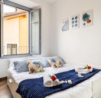 Arona Apartment | Centro Storico Nido a 147 passi dal Lago Maggiore