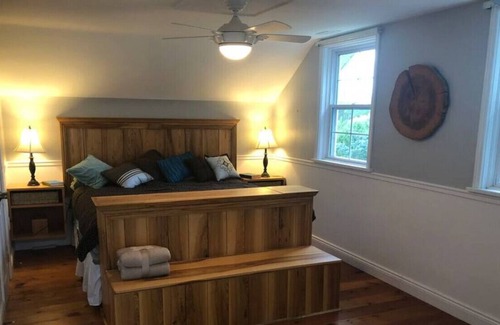 Scugog House | Century Farmhouse with Family Activities!