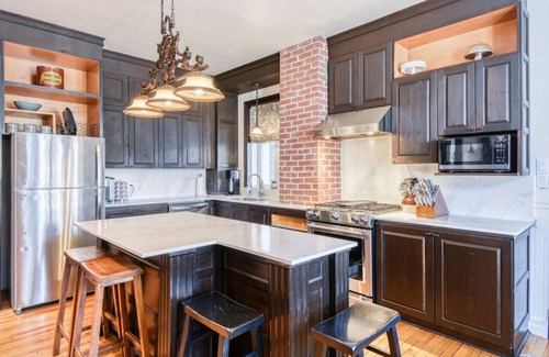 Saint-Emile-de-Suffolk House | Château Saint-Émile, Heritage Lakefront & Hot Tub