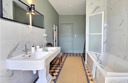 Saint-Dolay Bed & Breakfast | Château de Cadouzan