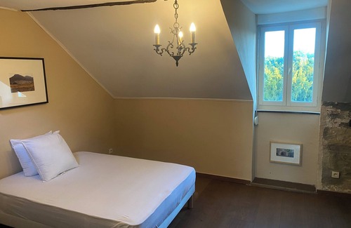 Saint-Cyr-en-Pail Bed & Breakfast | Château de la robiniere