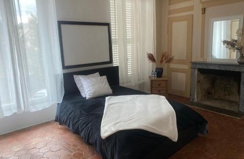 Saint-Cyr-en-Pail House | Château de la Robinière 2 a 20 personnes