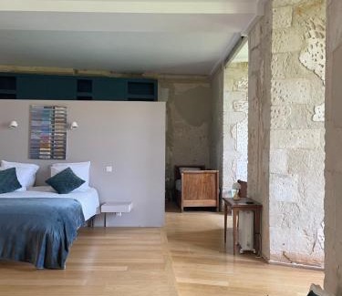 Saincaize-Meauce Bed & Breakfast | Château de Meauce, Chambre Catherine de Monteruc