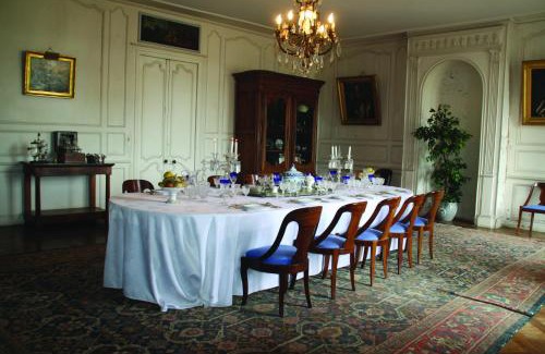 Port-d'Envaux Bed & Breakfast | Château de Panloy