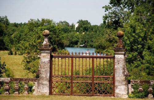Port-d'Envaux Bed & Breakfast | Château de Panloy