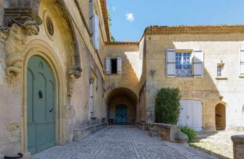 Aimargues Apartment | Château Teillan-porte Italienne