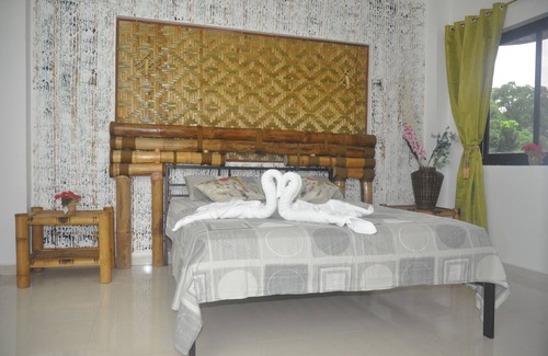 Tagbilaran House | CH1 NICE ROOM WITH PRIVAT BATHROOM IN LUXURY VILLA Fiber internet unlimited