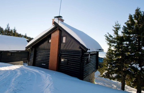 Slovenj Gradec Ski Chalet | Chalet Snowflake IV 20m From Ski Trail, Šmartno pri Slovenj Gradcu, Slovenia