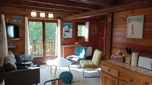 Eyne 2600 Ski Chalet | Chaguimama Snow