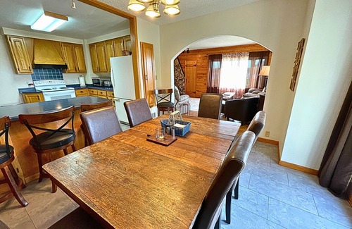 Phillips House | Chain of Lakes Lodge, 4bd with access to 4 Lakes!