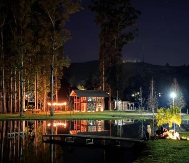 Rolante House | Chalé Celeiro em frente ao lago
