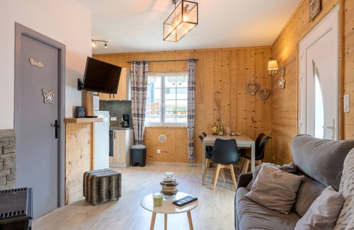 Saint-Maurice-sur-Moselle Ski Chalet | Chalet 'La Petite Chaumière' with Mountain View, Private Terrace and Wi-Fi