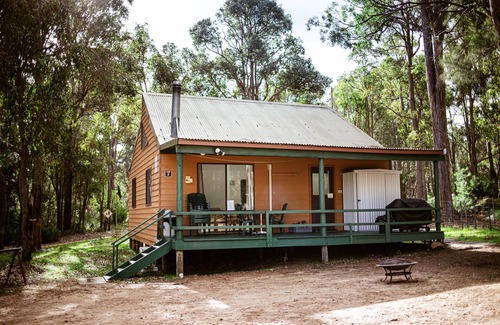 Nannup Cottage | Chalet 2: Horse friendly, great access to bush riding, electric fenced roundyard