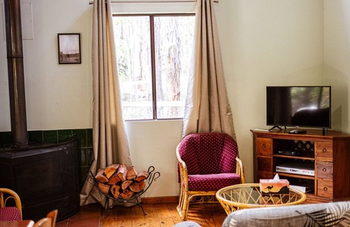 Nannup Cottage | Chalet 3, set in beautiful bush on Timberline Trail