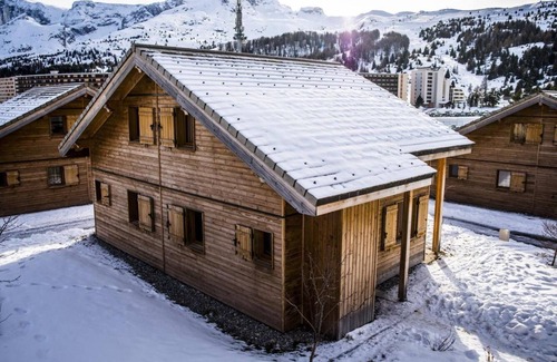 Saint-Etienne-en-Devoluy Ski Chalet | Chalet, 300m from shops, fitness, swimming pool, sauna, terrace, parking, tv, ski locker, 56m²