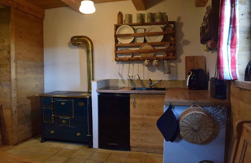 Falkenfels Apartment | Chalet (35sqm) with nostalgic wood-burning stove