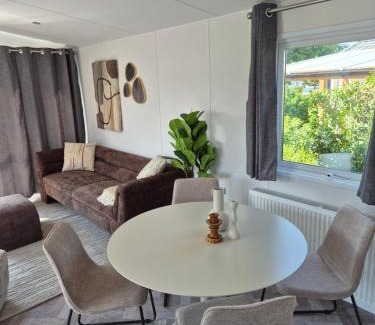 Sint Maarten Ski Chalet | Chalet 549 op Recreatiepark de Wielen