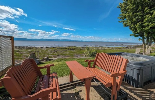 Cap-Saint-Ignace Ski Chalet | Chalet #8 Waterfront | Spa | Fireplace | Wifi | AC