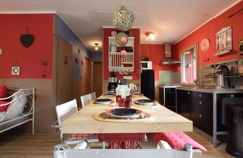 Houffalize Ski Chalet | Chalet and gypsy caravan in a green and peaceful