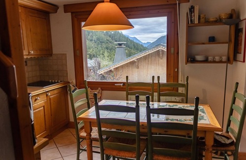 Le Tour Apartment | Chalet-apartment with internet access near slopes; ideal for skiers and walkers