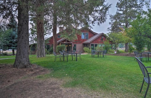 Klamath Falls House | Chalet at Running Y Resort with Wraparound Deck!