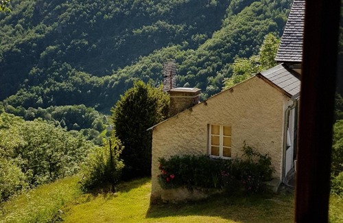 Gedre Ski Chalet | CHALET AT THE FOOT OF THE CHEMIN DE ST-JACQUES WITH STUNNING VIEW