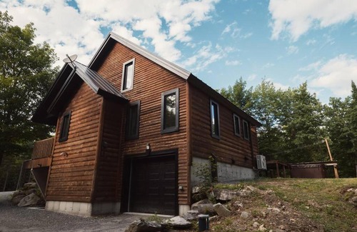Nominingue Ski Chalet | Chalet Bonheur -Rustique- Pet friendly