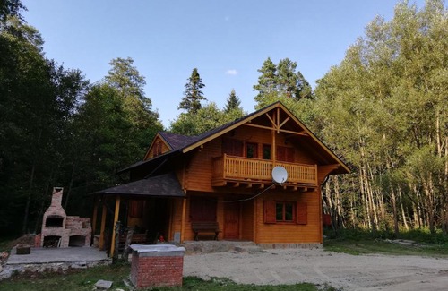 Valiug Cabin | Chalet by the river
