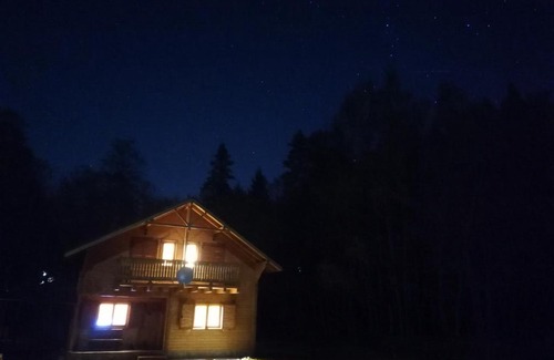 Valiug Cabin | Chalet by the river