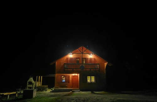 Valiug Cabin | Chalet by the river