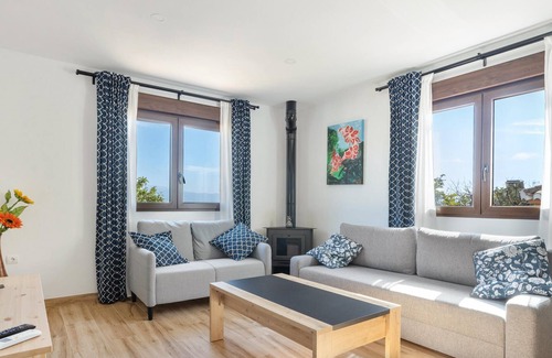 Albolote House | Chalet Casa Eva with Mountain View, Wi-Fi & Courtyard
