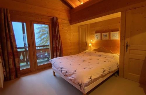Les Carroz-d'Araches Ski Chalet | Chalet cosy 12 pers. à 1km des pistes, 5 ch., WiFi, cheminée, abri voiture - FR-1-572-30