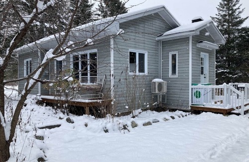 Saint-Remi-de-Tingwick Ski Chalet | Chalet du Ruisseau Avec Spa - Ski, Quilles, Golf, Lac ou Détente?