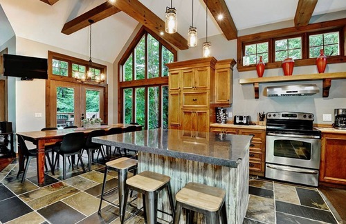 Stoneham House | Chalet de luxe acceptant les animaux à louer CITQ 240284