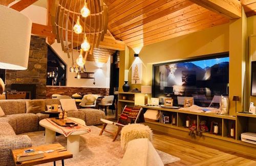 Guchan Ski Chalet | Chalet de luxe contemporain vue 360 degrés sur les montagnes