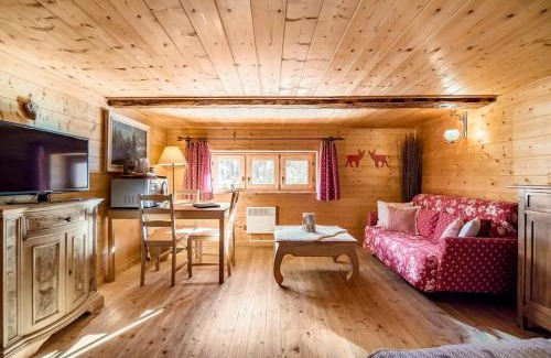 Ronco Bed & Breakfast | "CHALET dei FIORI" room & apartment