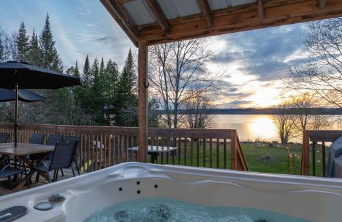 Le Haut-Saint-Francois Regional County Municipality Ski Chalet | Chalet des Oiseaux Bleus, Spa, Lac