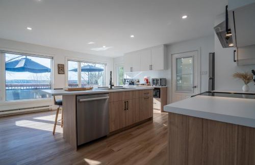 Le Haut-Saint-Francois Regional County Municipality Ski Chalet | Chalet des Oiseaux Bleus, Spa, Lac