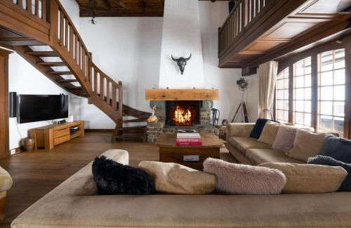 Le Chable Ski Chalet | Chalet Falcon - Luxury Swiss Retreat with Hot-Tub