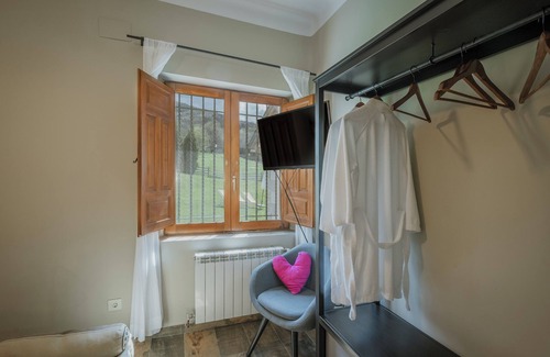 Mombeltran Ski Chalet | Chalet 'Finca El Aguilojo' with Private Pool, Private Terrace and Wi-Fi